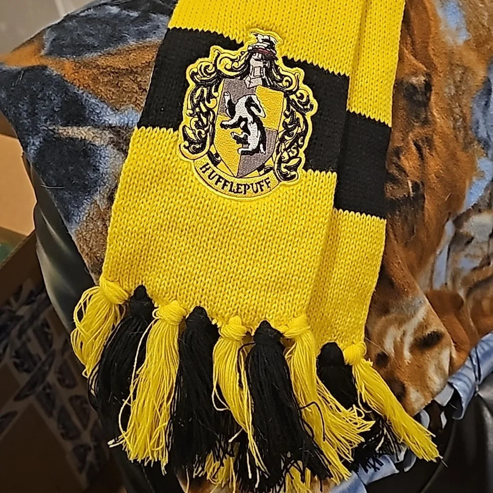New! Harry Potter Hufflepuff Scarf